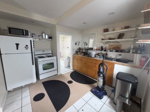 104Kinnaird1kitchen.jpg