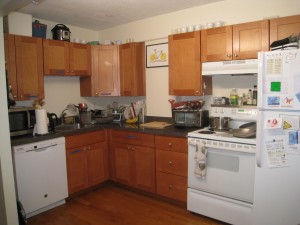 280HarvardSt1Bkitchen.JPG