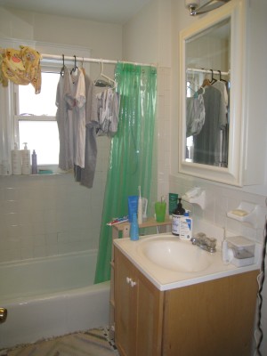 70HammondSt1bathroom.JPG